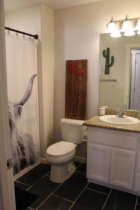 Tiny photo for 2422 Granite Court, White City, OR 97503 (MLS # 220214057)