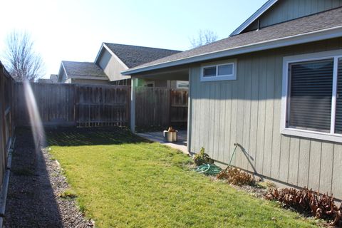 Tiny photo for 2422 Granite Court, White City, OR 97503 (MLS # 220214057)