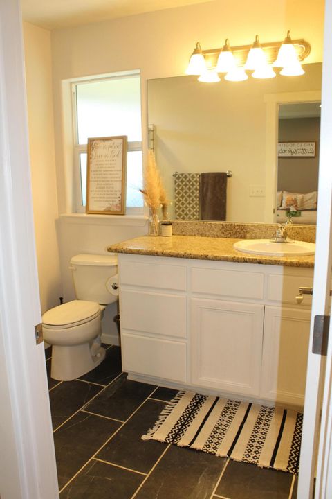 Tiny photo for 2422 Granite Court, White City, OR 97503 (MLS # 220214057)