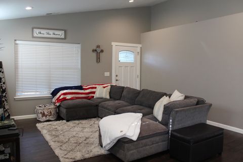 Tiny photo for 2422 Granite Court, White City, OR 97503 (MLS # 220214057)