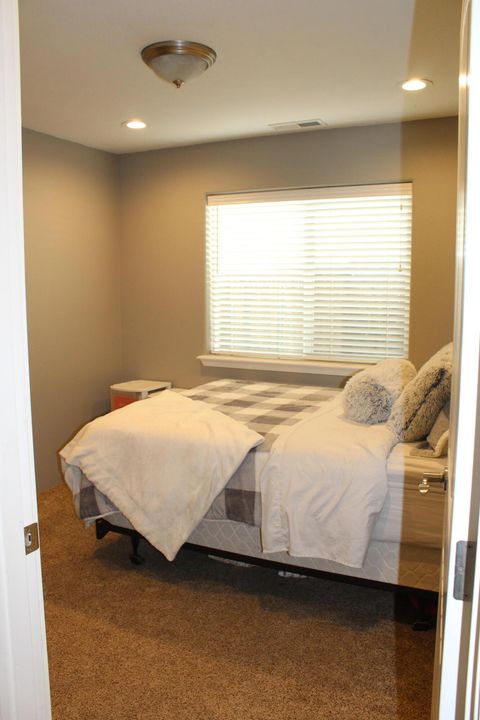 Tiny photo for 2422 Granite Court, White City, OR 97503 (MLS # 220214057)