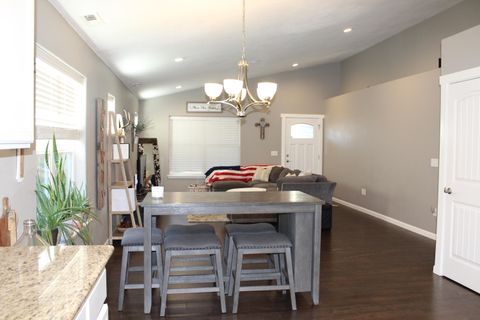 Tiny photo for 2422 Granite Court, White City, OR 97503 (MLS # 220214057)