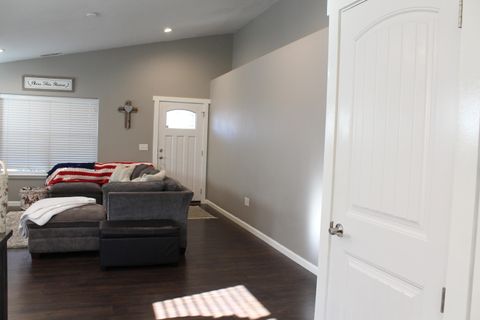 Tiny photo for 2422 Granite Court, White City, OR 97503 (MLS # 220214057)