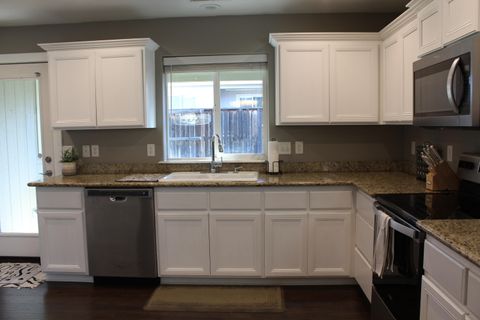 Tiny photo for 2422 Granite Court, White City, OR 97503 (MLS # 220214057)