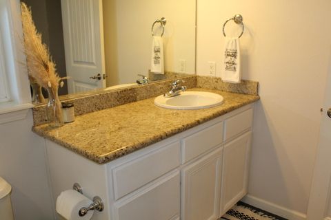 Tiny photo for 2422 Granite Court, White City, OR 97503 (MLS # 220214057)