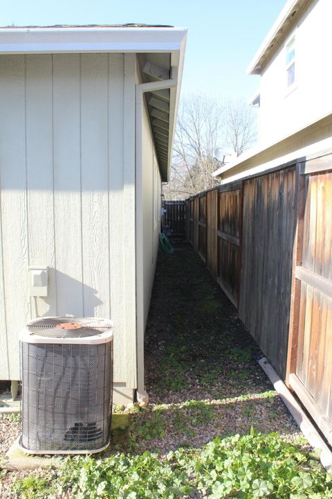 Tiny photo for 2422 Granite Court, White City, OR 97503 (MLS # 220214057)