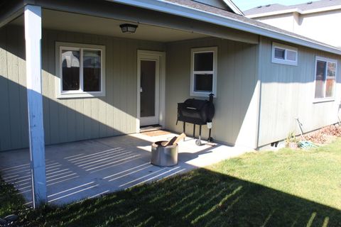 Tiny photo for 2422 Granite Court, White City, OR 97503 (MLS # 220214057)