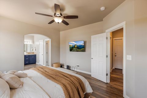 Tiny photo for 2228 NW 22nd Street, Redmond, OR 97756 (MLS # 220220054)