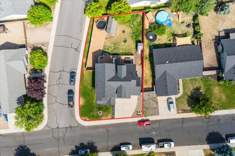 Tiny photo for 2228 NW 22nd Street, Redmond, OR 97756 (MLS # 220220054)