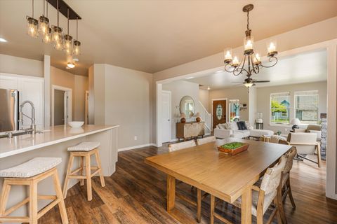 Tiny photo for 2228 NW 22nd Street, Redmond, OR 97756 (MLS # 220220054)