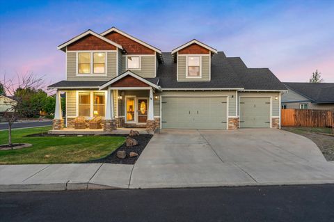 Photo of 2228 NW 22nd Street, Redmond, OR 97756 (MLS # 220220054)