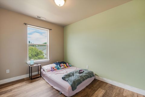 Tiny photo for 2228 NW 22nd Street, Redmond, OR 97756 (MLS # 220220054)
