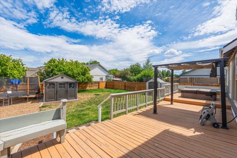 Tiny photo for 2228 NW 22nd Street, Redmond, OR 97756 (MLS # 220220054)