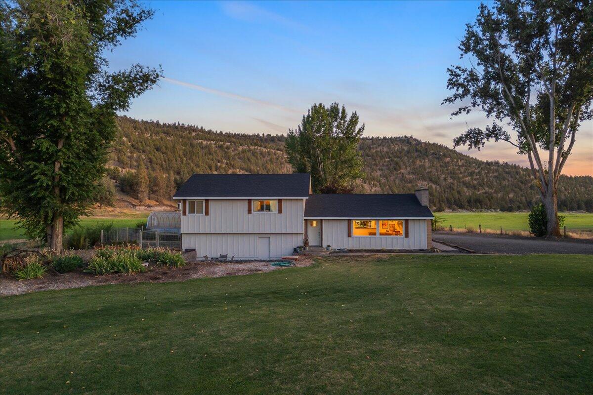 100 NE Jumping Grass Lane