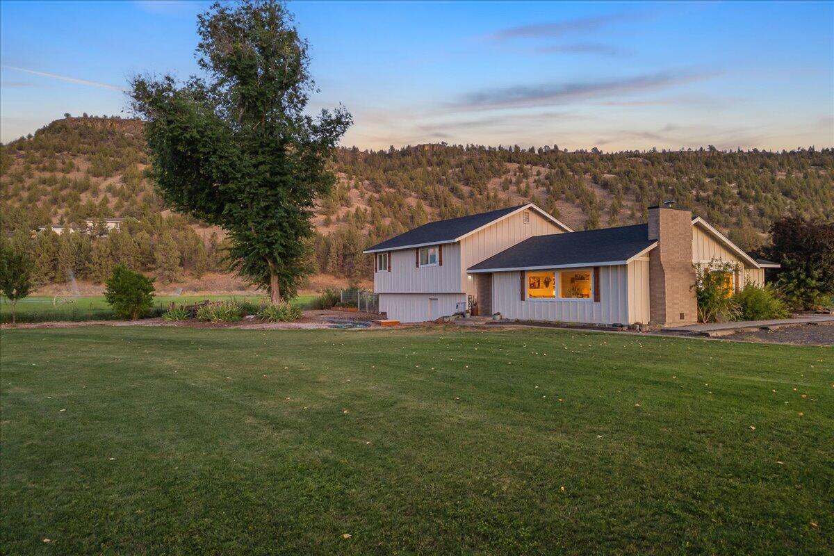 100 NE Jumping Grass Lane