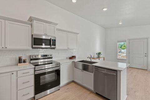 Tiny photo for 4056 SW Obsidian Place #133, Redmond, OR 97756 (MLS # 220210206)