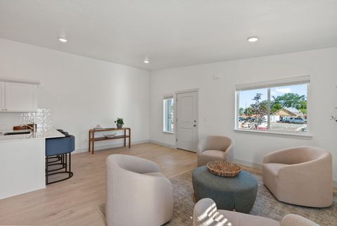 Tiny photo for 4056 SW Obsidian Place #133, Redmond, OR 97756 (MLS # 220210206)