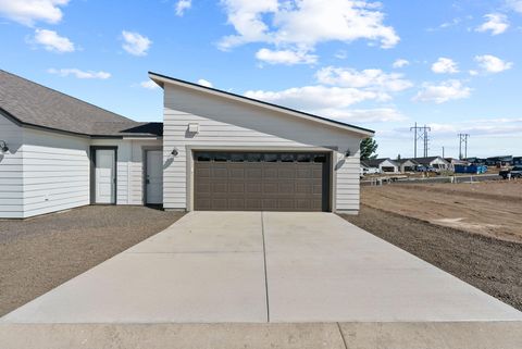 Tiny photo for 4056 SW Obsidian Place #133, Redmond, OR 97756 (MLS # 220210206)