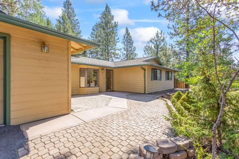 Photo of 61176 Larkwood Drive, Bend, OR 97702 (MLS # 220212906)