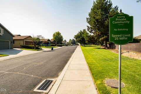 Tiny photo for 3916 SW Sam Snead Court, Redmond, OR 97756 (MLS # 220227357)