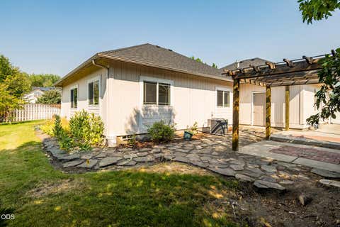 Tiny photo for 3916 SW Sam Snead Court, Redmond, OR 97756 (MLS # 220227357)