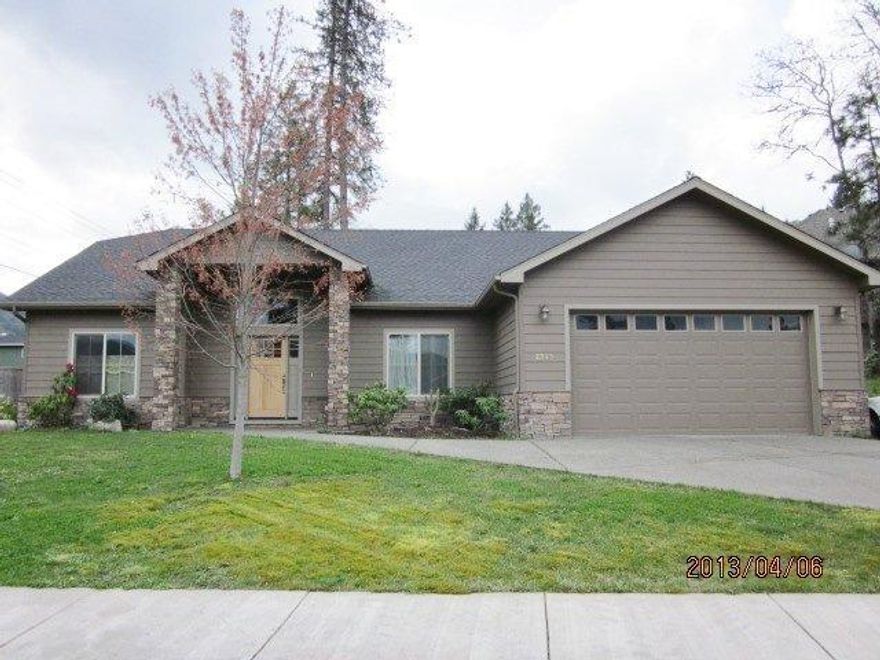 Beautiful Meadow Wood home. Wonderful 2426 sf home featuring 4 bedrooms and 2.5 baths on .23 of an acre. Featuring a split bedroom floorplan, wood floors, slab granite countertops, vaulted ceilings with fans, crown molding, plant shelves and and gas fireplaces. Gorgeous custom cabinets, stainless steel appliances, double glass door walk-in pantry. Master suite offers a jetted tub, separate tiled shower, dual sinks, gas fireplace and walk-in closet. Great laundry room with utility sink and abundance of storage. Convenient location, close to schools, shopping and hospital.