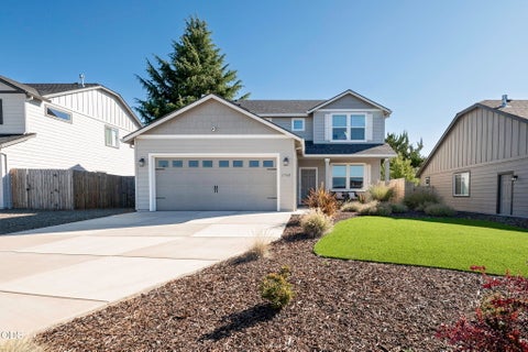Photo of 1760 Carrera Circle, Medford, OR 97504 (MLS # 220229049)