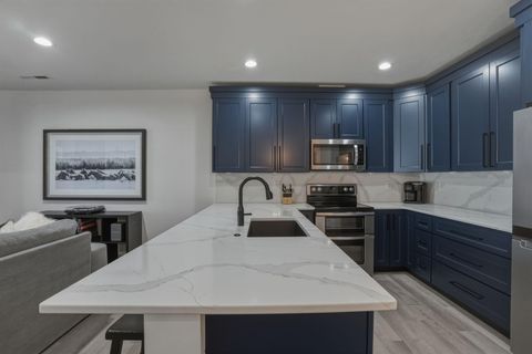 Tiny photo for 950 N Hindeman Street, Sisters, OR 97759 (MLS # 220219921)