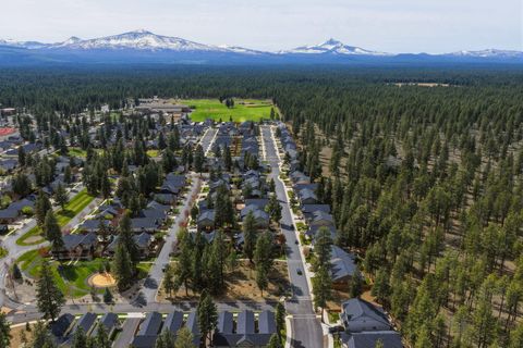 Tiny photo for 950 N Hindeman Street, Sisters, OR 97759 (MLS # 220219921)