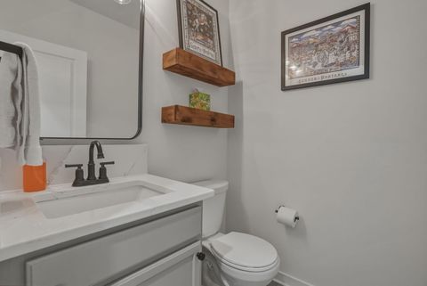 Tiny photo for 950 N Hindeman Street, Sisters, OR 97759 (MLS # 220219921)