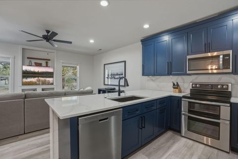 Tiny photo for 950 N Hindeman Street, Sisters, OR 97759 (MLS # 220219921)