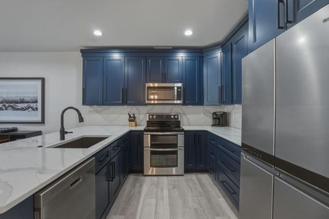 Tiny photo for 950 N Hindeman Street, Sisters, OR 97759 (MLS # 220219921)