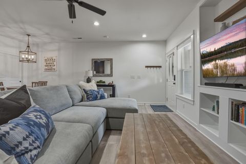 Tiny photo for 950 N Hindeman Street, Sisters, OR 97759 (MLS # 220219921)