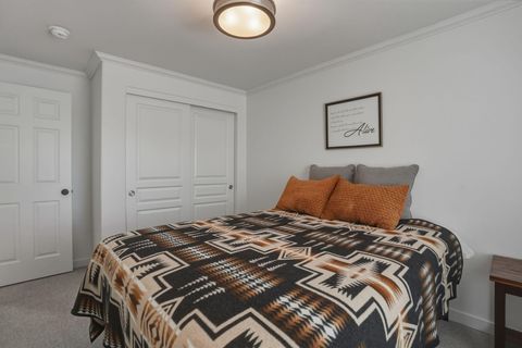 Tiny photo for 950 N Hindeman Street, Sisters, OR 97759 (MLS # 220219921)