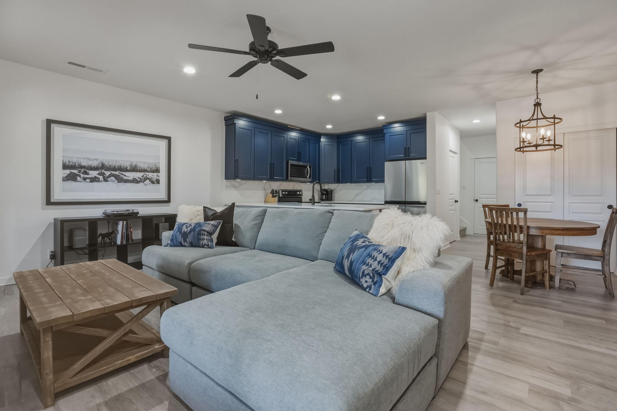 950 N Hindeman Street