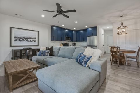 Tiny photo for 950 N Hindeman Street, Sisters, OR 97759 (MLS # 220219921)