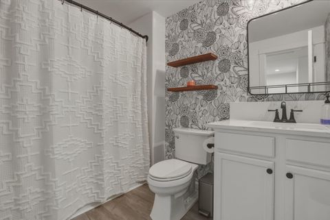 Tiny photo for 950 N Hindeman Street, Sisters, OR 97759 (MLS # 220219921)