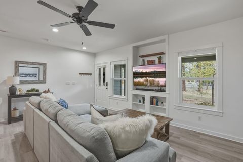 Tiny photo for 950 N Hindeman Street, Sisters, OR 97759 (MLS # 220219921)