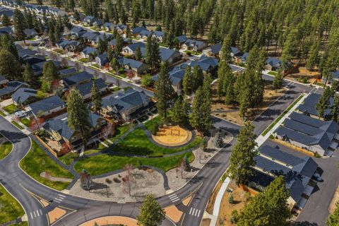 Tiny photo for 950 N Hindeman Street, Sisters, OR 97759 (MLS # 220219921)