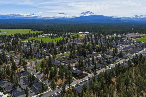 Tiny photo for 950 N Hindeman Street, Sisters, OR 97759 (MLS # 220219921)