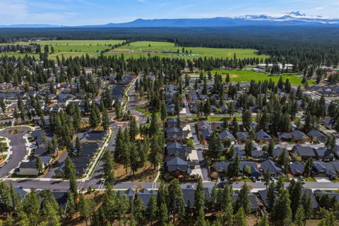 Tiny photo for 950 N Hindeman Street, Sisters, OR 97759 (MLS # 220219921)