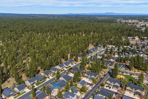 Tiny photo for 950 N Hindeman Street, Sisters, OR 97759 (MLS # 220219921)