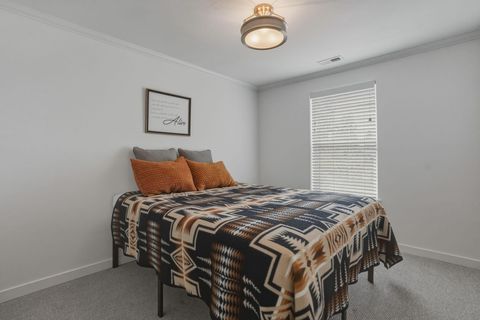 Tiny photo for 950 N Hindeman Street, Sisters, OR 97759 (MLS # 220219921)