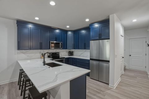 Tiny photo for 950 N Hindeman Street, Sisters, OR 97759 (MLS # 220219921)