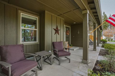 Tiny photo for 950 N Hindeman Street, Sisters, OR 97759 (MLS # 220219921)