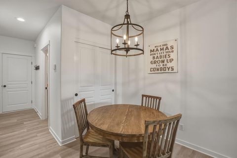 Tiny photo for 950 N Hindeman Street, Sisters, OR 97759 (MLS # 220219921)