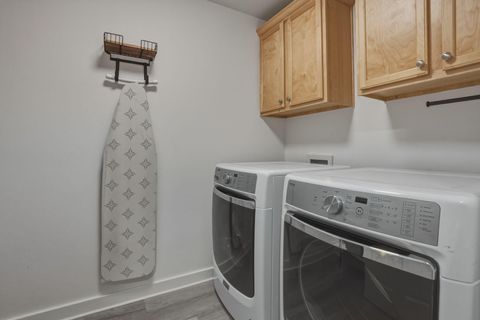 Tiny photo for 950 N Hindeman Street, Sisters, OR 97759 (MLS # 220219921)