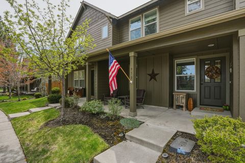 Photo of 950 N Hindeman Street, Sisters, OR 97759 (MLS # 220219921)