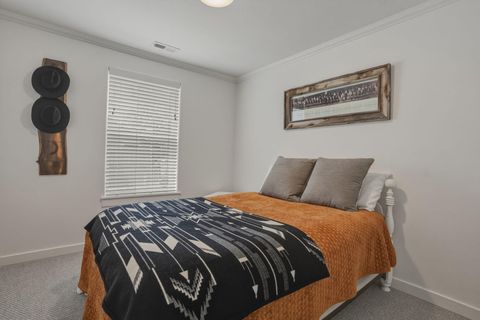 Tiny photo for 950 N Hindeman Street, Sisters, OR 97759 (MLS # 220219921)