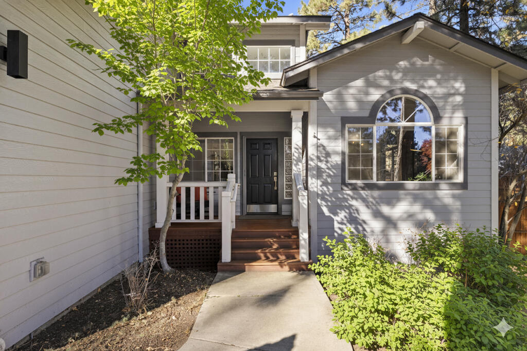 1872 NW Hill Point Drive